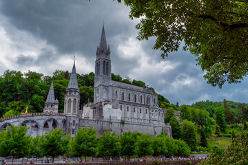 Fototapeta na wymiar view of the basilica of Lourdes, France