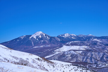 Fototapeta na wymiar 冬の長野県の車山の中腹から東側の北八ヶ岳を見る