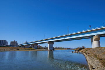 東京都世田谷区玉川の兵庫島公園から多摩川と新二子橋(R246)方面