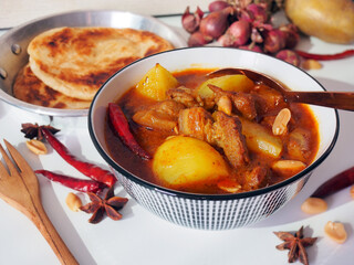 Belly pork massaman curry serve with roti, famous Thai food