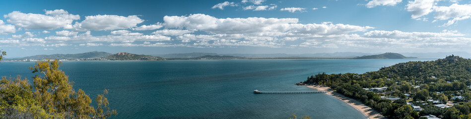 Fototapeta na wymiar Panoramic view of the Magnetic Island coastline, Queensland, Australia