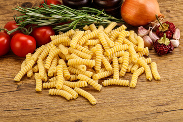 Raw Italian wheat pasta - Fusilli