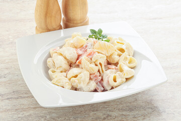 Pasta with salmon and cream cheese
