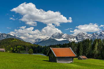 Fototapeta na wymiar Geroldsee, auch Wagenbrüchsee, mit Karwendel, Krün, Werdenfelser Land, Oberbayern, Bayern, Deutschland, Europa