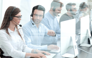 support operators in the workplace in the call center