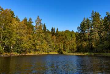 Fototapeta na wymiar Ladoga Skerries National Park. Beautiful autumn view of Lake Ladoga in the Republic of Karelia.