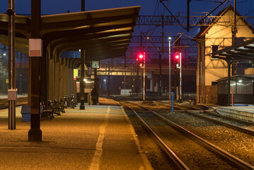 RAILWAY - Evening on the platforms of the railway station 

