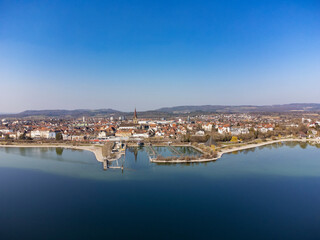 Die Stadt Radolfzell am Bodensee mit der Hafenanlage 