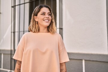 Fototapeta na wymiar Young hispanic woman smiling confident at street