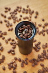 Manual coffee grinder for grinding coffee beans with coffee bean