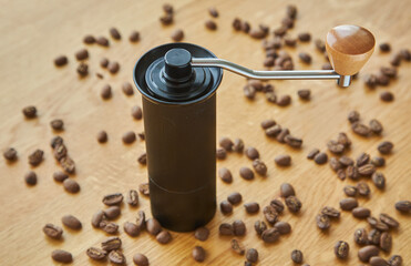 Manual coffee grinder for grinding coffee beans with coffee bean