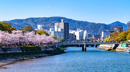 春の広島市平和記念公園