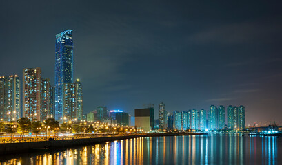 Obraz premium Harbor of Hong Kong city at night