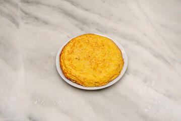 If you want to make a perfect potato omelette, get some potatoes of the Kennebec, Monalisa or even Agria varieties and, when cooking them, we must take care of the cut