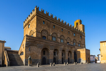 Distant shot of the Palazzo Del Capitano Del Popolo palace in Orvieto, Umbria, Itlaly - obrazy, fototapety, plakaty