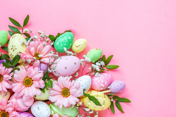 Obraz na płótnie Canvas Colorful eggs with flowers on a pink background. Easter card with space for text