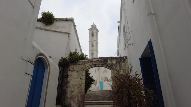 The 19th-century Archangelos Michael Church, with its white bell tower rising up above the surrounding harbourside buildings, displays icons dating from the 18th and 19th centuries.