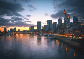 Fototapeta na wymiar Skyline der Stadt Frankfurt am Main