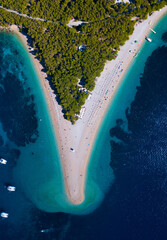 Plaża Zlatny Rat na wyspie Brac w Chorwacji