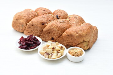 Large wholemeal cereal bread, oatmeal, walnuts, panela and blueberries