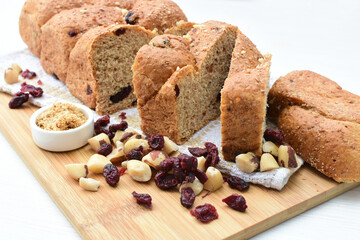 Large wholemeal cereal bread, oatmeal, walnuts, panela and blueberries