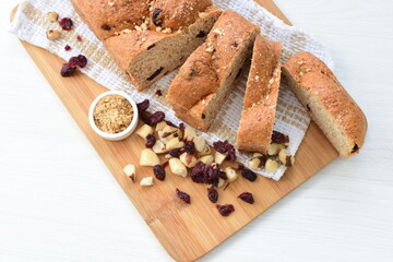 Large wholemeal cereal bread, oatmeal, walnuts, panela and blueberries