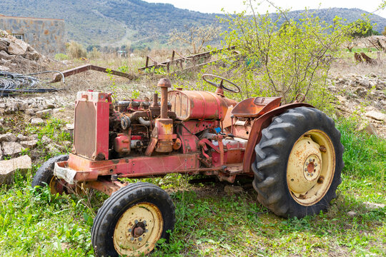OLD TRACTOR IN A GREEN FIELD