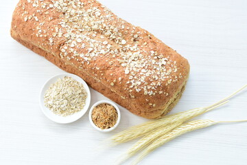 Large wholemeal oatmeal bread, sweetened with natural panela