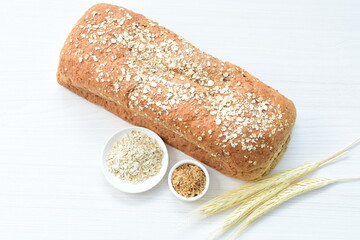 Large wholemeal oatmeal bread, sweetened with natural panela
