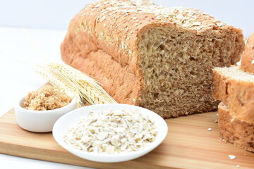 Large wholemeal oatmeal bread, sweetened with natural panela