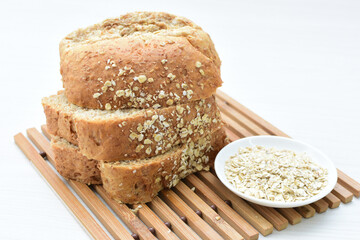 Large wholemeal oatmeal bread, sweetened with natural panela