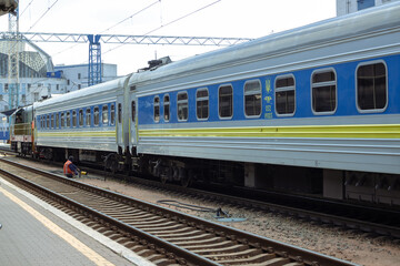 Fototapeta na wymiar The passenger train is preparing to depart from the platform of the Kyiv railway station