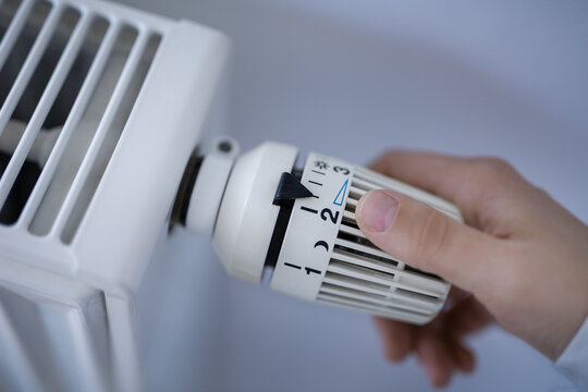 Adjusting the radiator thermostat