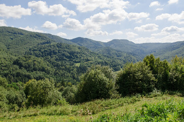 Obraz premium Beautiful landscapes of high mountains in warm autumn in the Carpathians
