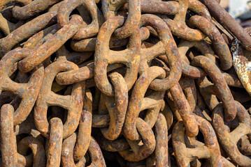 Rusted iron chain (anchor chain)