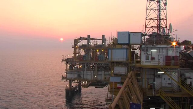 Iran North/South Pars oil drilling platform in