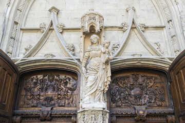 Fototapeta na wymiar Saint Pierre Basilica, Door detail, Avignon, Vaucluse, France