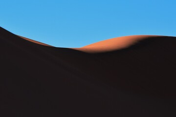 Sanddüne in der Namibwüste bei Sossusvlei (Namibia)