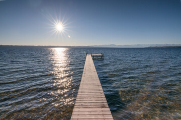 Steg am Starnberger See Sonnenaufgang mit Blick auf Alpen