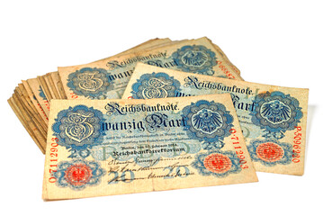 Deutsche Reichsbanknoten, 1914, vor weißem Hintergrund