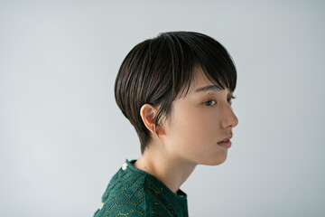 ショートヘアの女性