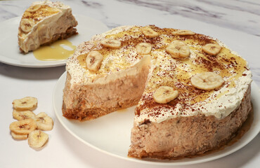 caramel-drizzled banoffee bake with slice and banana chips