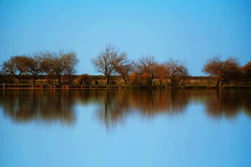 Paisaje otoñal del río de Baradero, Buenos Aires, Argentina