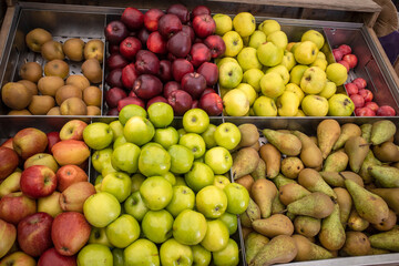 Pears with various apples