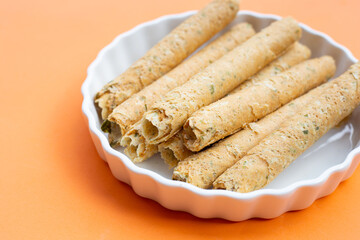 Crispy egg rolls with seaweed