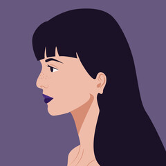 Profil młodej dziewczyny z ciemnymi włosami na fioletowym tle. Portret kobiety z grzywką. Avatar do social media. Ilustracja wektorowa. - obrazy, fototapety, plakaty