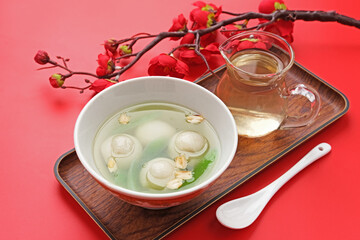 Ronde (Tang Yuan, glutinous rice dumpling balls) is a traditional warm drink made from ginger. The sticky rice balls in wedang ronde usually contain mashed beans and brown sugar. 
