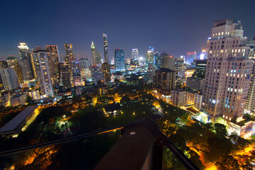 Fototapeta na wymiar Wonderful cityscape at Lumphini Park, Park is a park in Bangkok, Thailand