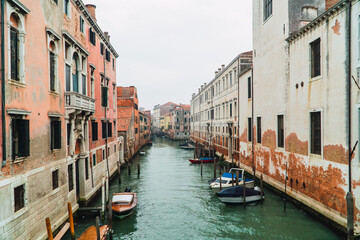 canals of venice and its houses