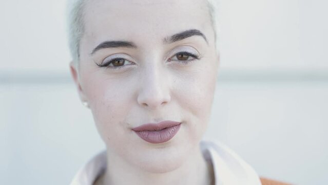 Close up serious young hipster woman looking at camera - Portrait of 20s trendy girl outdoors - Millennial and generation z people